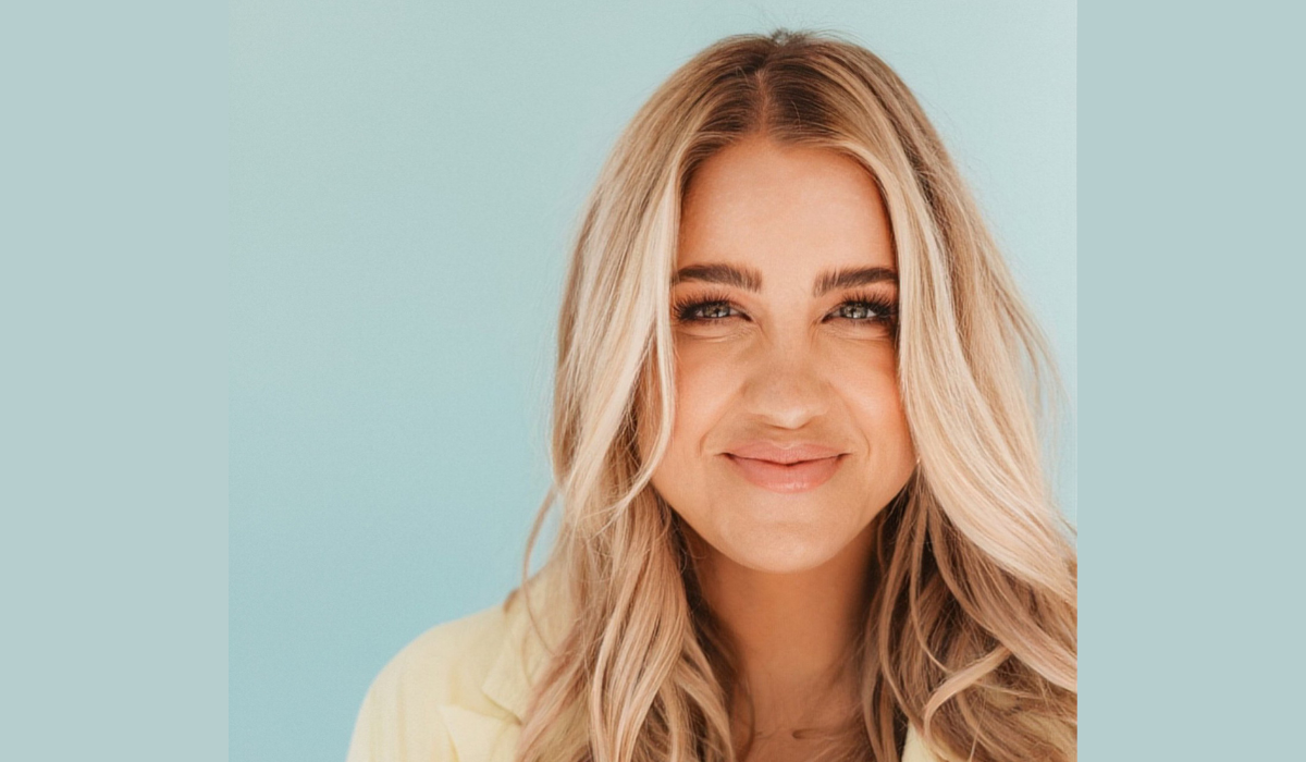 What's the One Question We Should All Be Asking Ourselves and Our Friends? Best-Selling Author and Podcast Host Jenna Kutcher Has the Answer