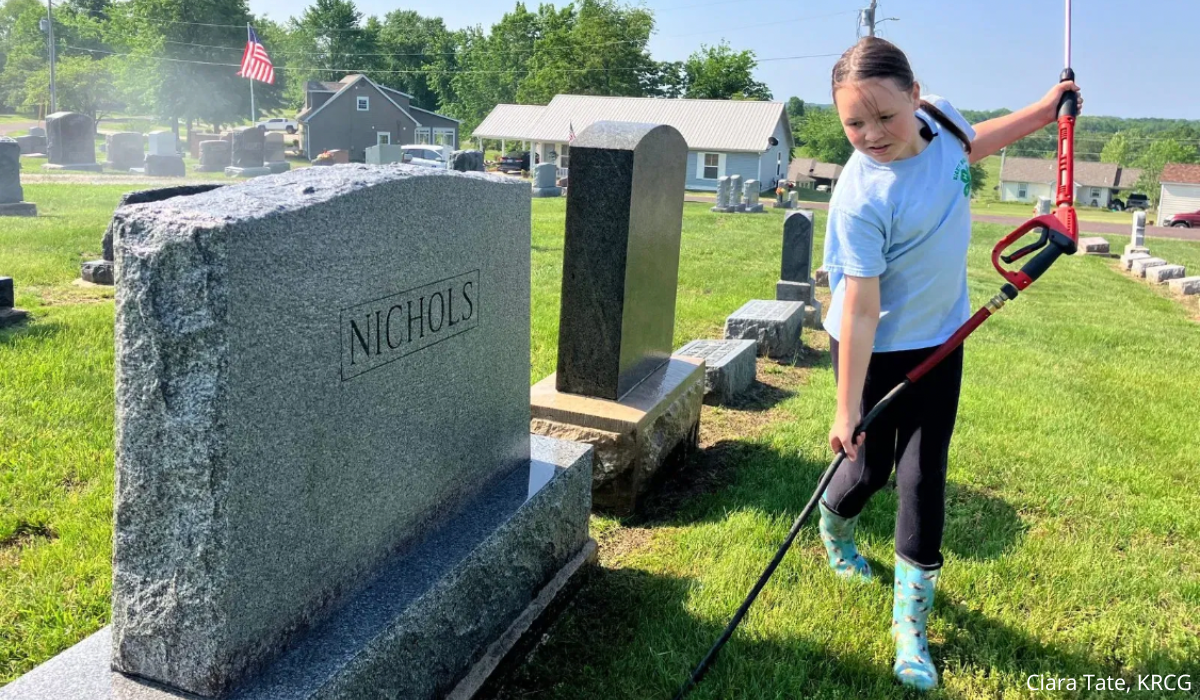 In Honor of Memorial Day, This 11-Year-Old Cleaned 800 Headstones as Community Service Project