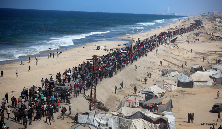 Displaced Palestinians walk toward northern Gaza, on October 10, 2025.